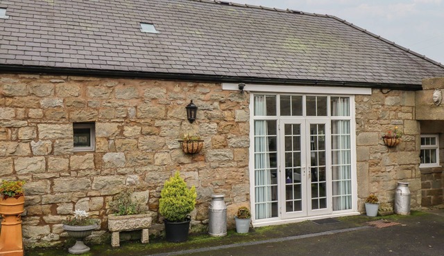 THE BARN, pet friendly, character holiday cottage in Ponteland