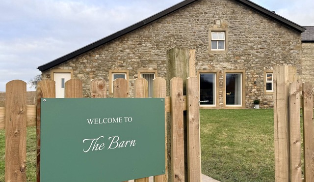 THE BARN, pet friendly, character holiday cottage in Settle