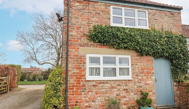 THE BARN - POPLAR FARM, pet friendly, with a garden in Boroughbridge