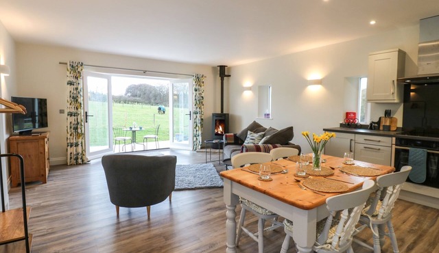 THE BARN, romantic, with a garden in Barnard Castle