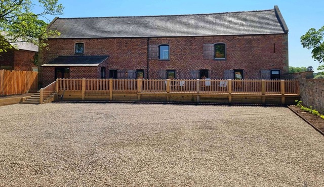 The Barn - sleeps 12 guests in 6 bedrooms