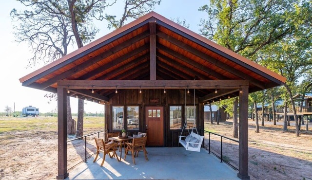 The Barn Swallow Cabin 15MIN to Magnolia & Baylor