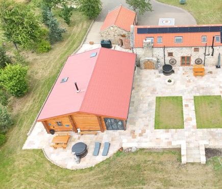 The Barn & The Log Cabin, Sleeps 12, 2 Hot Tubs, Near Durham & Bishop Auckland