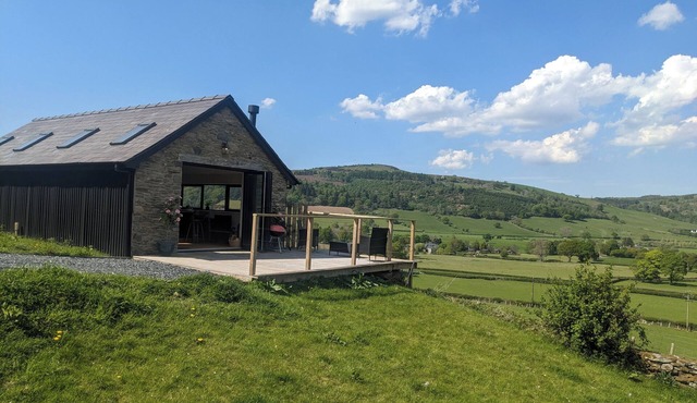 The Barn @ Tyn y Ffridd , great views,n WiFi, log burner