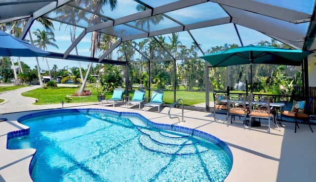 The Barrancas Barnacle! A Private Canal-Front Island Oasis w/Dock, Sleeps 10