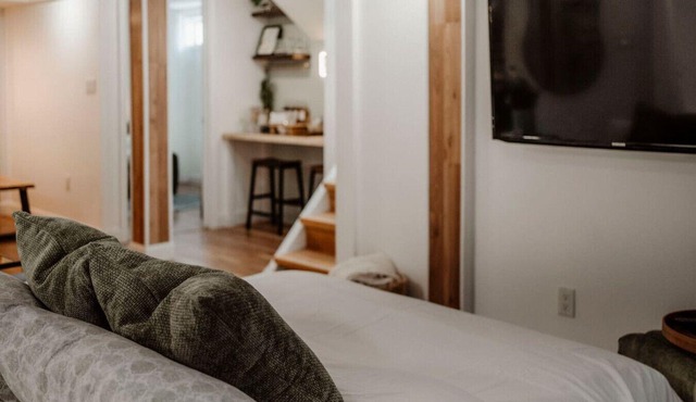 The Barrie Nook- 2 Bed-Coffee Bar-Reading Nook