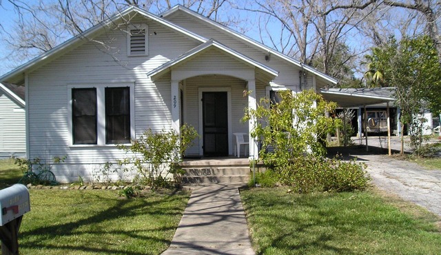 The Barta bungalow in Shiner