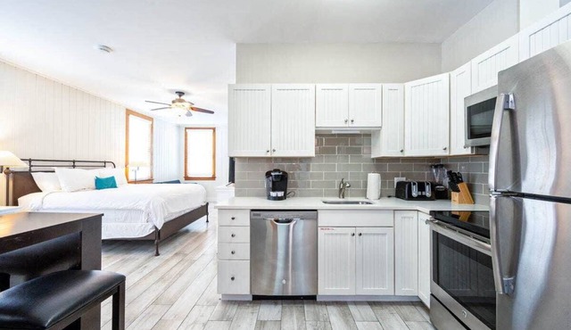 The Bartlum - Steps to Duval Street