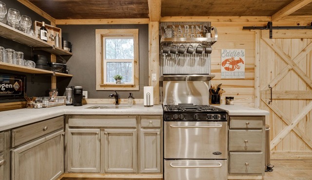 The Base Cabin 🌟 Hot Tub 🌟 Walking Distance to Lake Degray