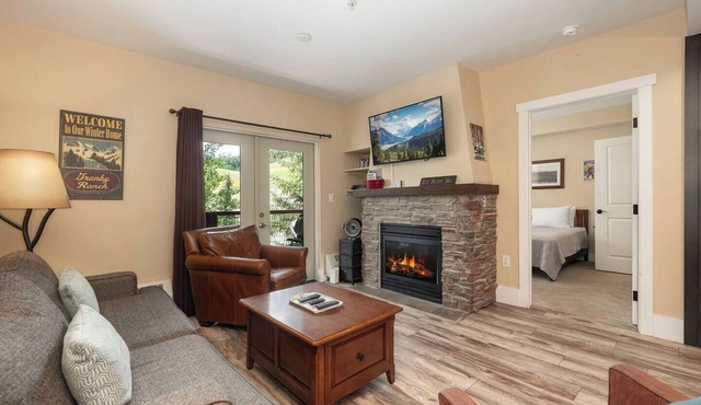 The Base Camp - Lux 2bd/2ba Base Camp One Condo w/views of the slope