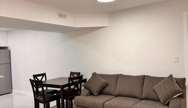 The Basement@Glidden/2bd 1bath walkout to backyard