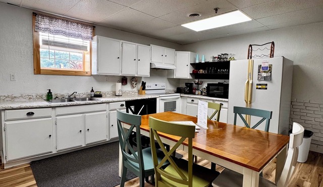 The Basement-Spacious, 4 Bed Apartment, Located in Downtown Munising