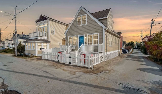 The Basin House Walk to Beach Workspace