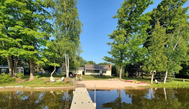 The Bass Bay Getaway - LAKEFRONT & GORGEOUS!