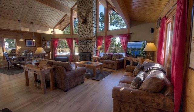 The Bass Chalet 3 Bedroom Home by RedAwning
