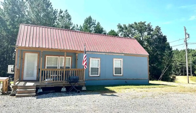 The Bass Shack-2 bedroom cabin w spacious parking