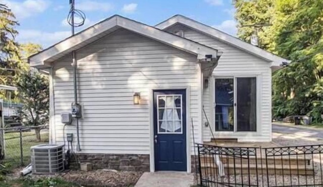 The Basswood Bungalow 5 Star R&R - River Access