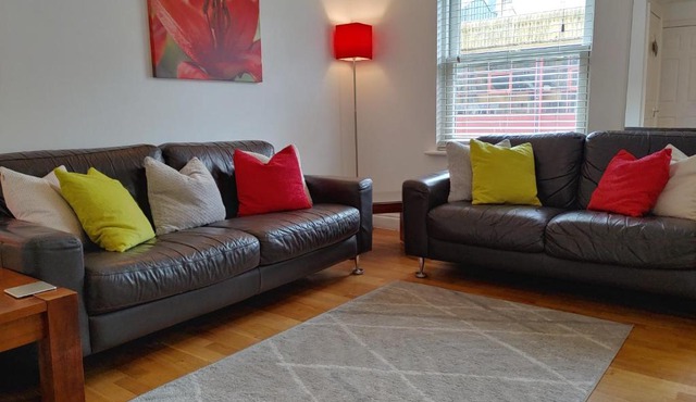 The Bath House Apartment - Free 1st breakfast - FREE parking