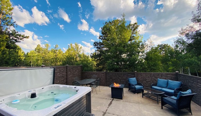 The Bavarian Cottage - Hot Tub and Fire Pit