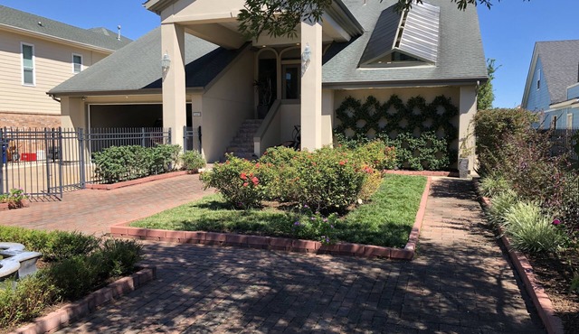 The Bay House Kemah - Houston area Bayfront Home w/Elevator & Bay Views