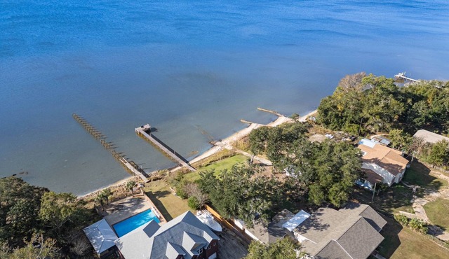 "The Bay House" w/Dock, Hot Tub, Kayaks Boat Ramp