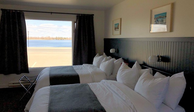 The Bayview Motel - Fort Frances, ON - Lakeside Motel