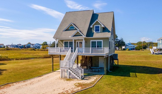 The Baywatch Bungalow in Captain's Cove - just 20 min. to Chincoteague Island!