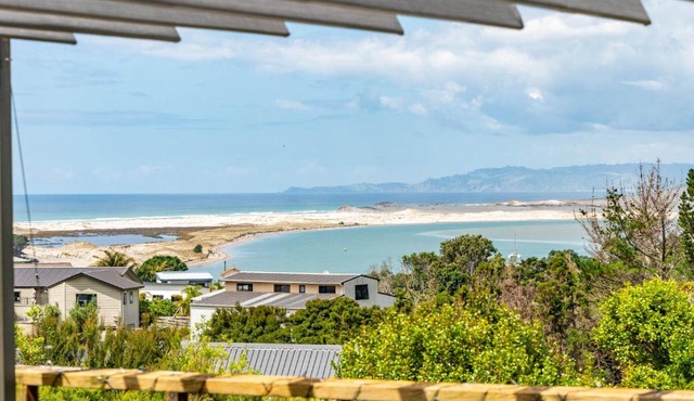 The Beach Bach - Mangawhai Heads Holiday Home