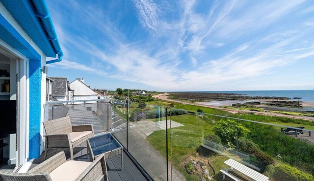 The Beach Boathouse - Sea Views & Golf Courses