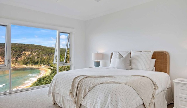 "The Beach Hive" - Absolute Beachfront