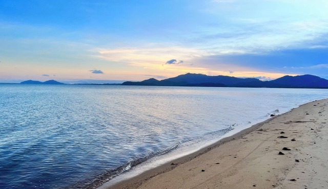 The Beach House - Kurrimine BeachnFamily- Friendy Beachfront House