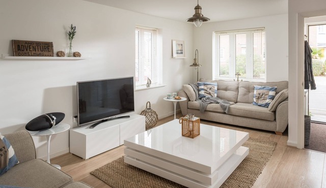 The Beach House - a cottage that sleeps 6 guests in 3 bedrooms