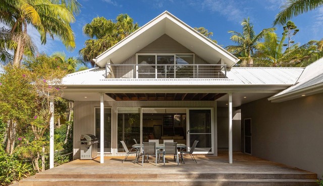 The Beach House @ Lizzie