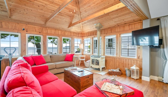 The Beach House - Bay Beach Beachfront
