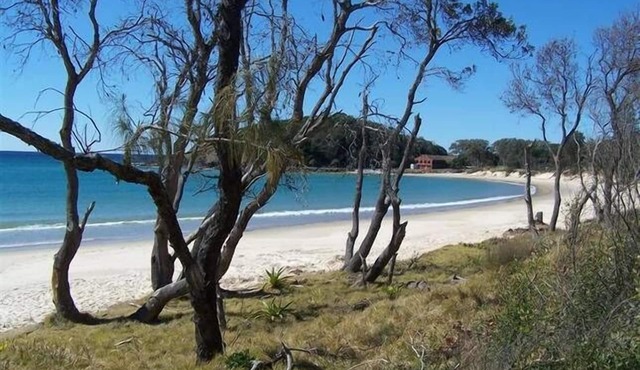 The Beach House - Pet friendly holiday home