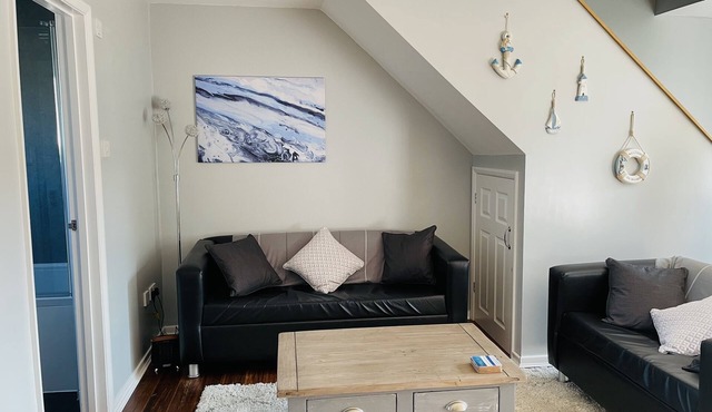 The Beach House, Suffolk Coast, Beach access from site & covered heated pool