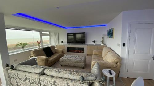 The Beach House Worthing 5 Bedrooms 3 Bathrooms Hot Tub BBQ