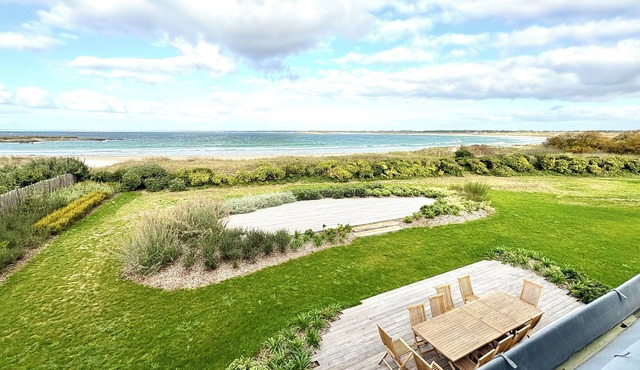 The beach is just 20 metres away!