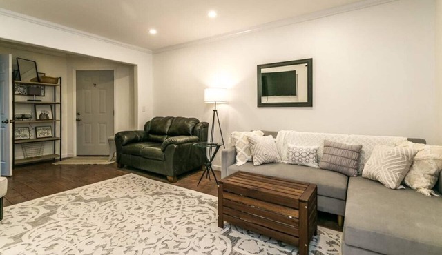 The Beach Pad · Spacious 4BR Getaway · Walk to Sylvan Beach