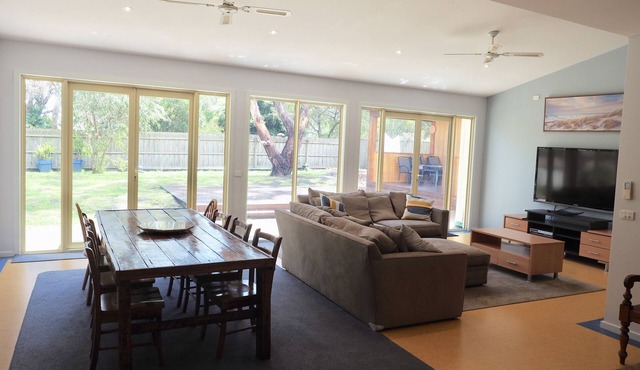 The Beachcomber , Linen Supplied, 10 minute Walk to Surf Beach