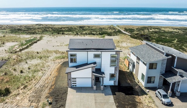 The Beachcomber - Oceanfront Getaway!