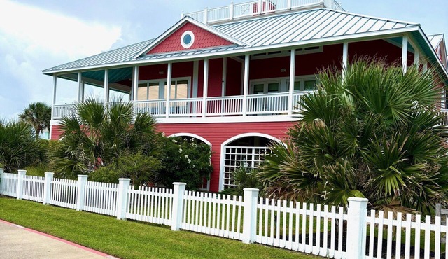 The Beachside Villa - Ocean Views, Sleeps 8
