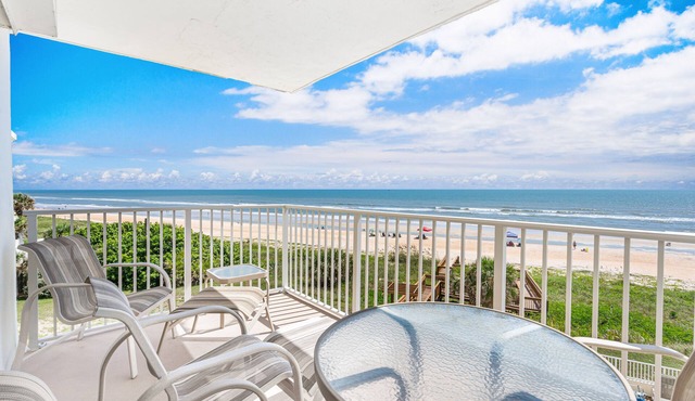 The Beachsider at Ormond: Luxe Oceanfront Condo, balcony & pool. (Daytona Beach)