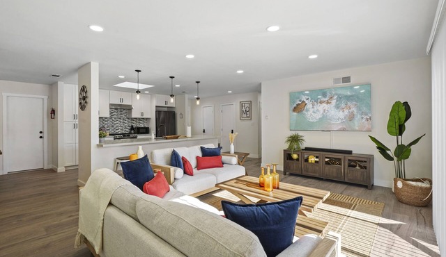 The Beachsides Bliss, BBQ, Arcade, Game Room, Fire Pit Patio, 5 Miles to Beaches