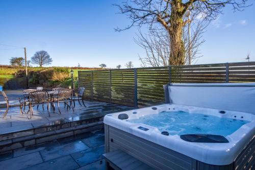 The Beacon - 3 Bedroom Cottage - Ludchurch - Narberth