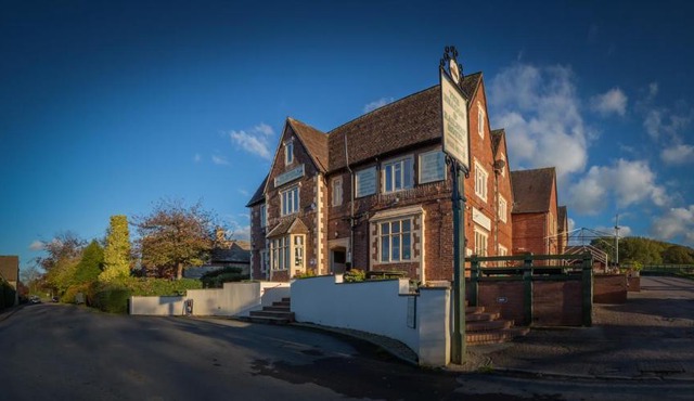 The Beacon & Railway Hotel