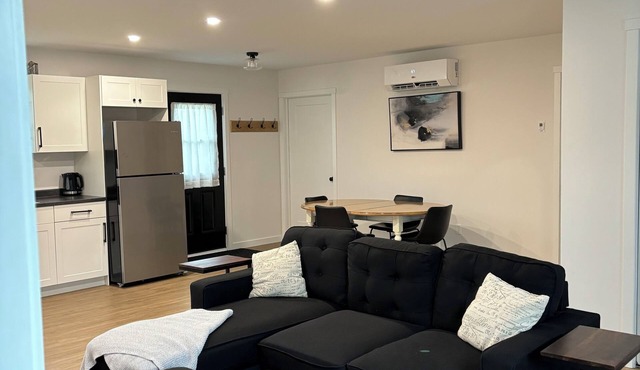 “The Beagle” - Entire House Near Airport & CBU