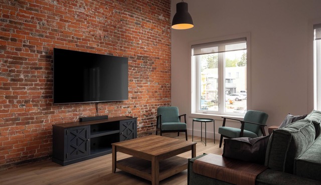 The Beamsville Loft – Wine, Charm & History