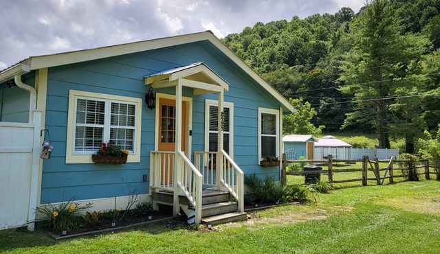 The Bean Cottage. Less than five miles to downtown Boone. Easy access.