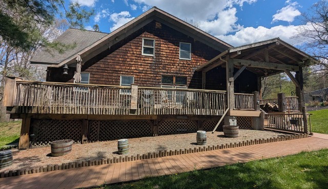 The Bean Station Escape~ Private 25 acres near Keuka Lake and pet friendly!